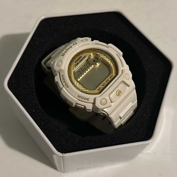 Casio Baby-G model 3265 white/gold - Picture 1 of 3